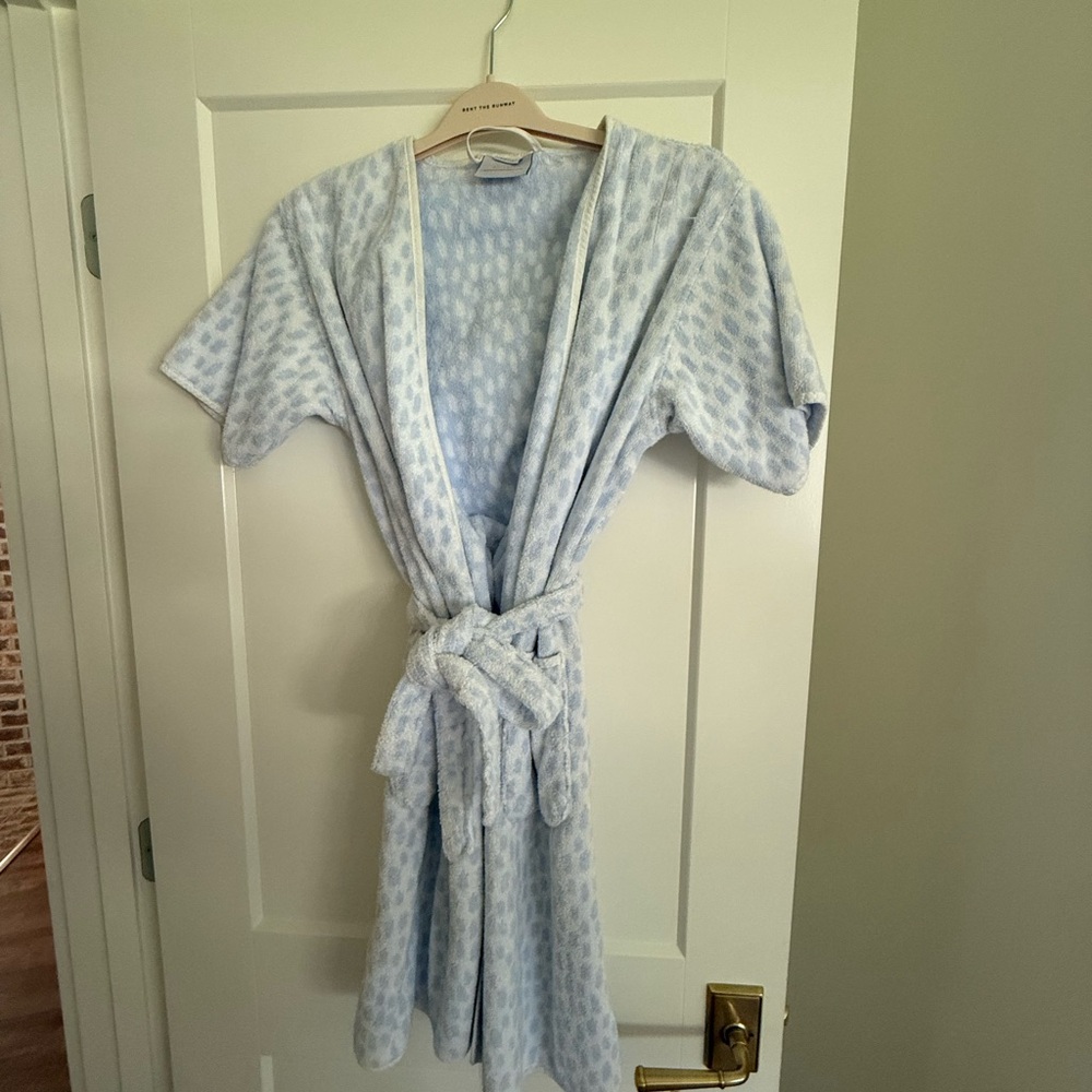 Weezie Towel Robe. Size Small.